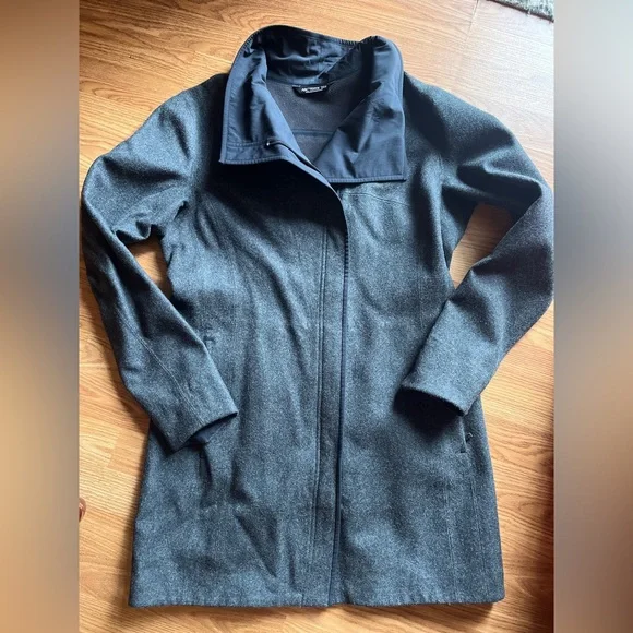 Arc'teryx Gray Women's Jacket - Picture 5 of 5